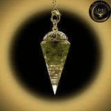Pendule Orgone cône en Olivine - Orgonite disponible chez Les Flammes de la Lumière