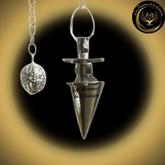 Pendule cône Triak - couleur argent disponible chez Les Flammes de la Lumière