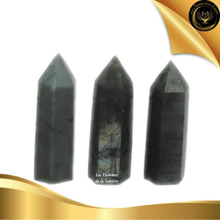 Pointe en Labradorite de Madagascar de Qualité AA - 5 à 6 cm disponible chez Les Flammes de la Lumière