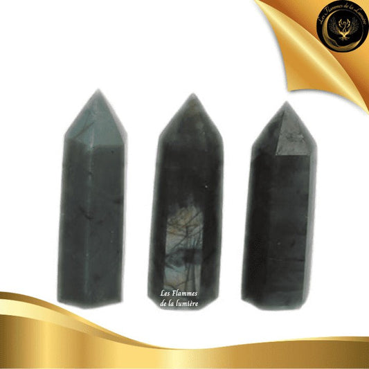 Pointe en Labradorite de Madagascar de Qualité AA - 5 à 6 cm disponible chez Les Flammes de la Lumière