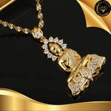 Majestueux collier en acier inoxydable avec Bouddha disponible chez Les Flammes de la Lumière