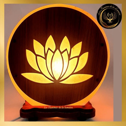 Sublime Lampe de Sel de l'Himalaya Lotus -5kg - Esoterra disponible chez Les Flammes de la Lumière
