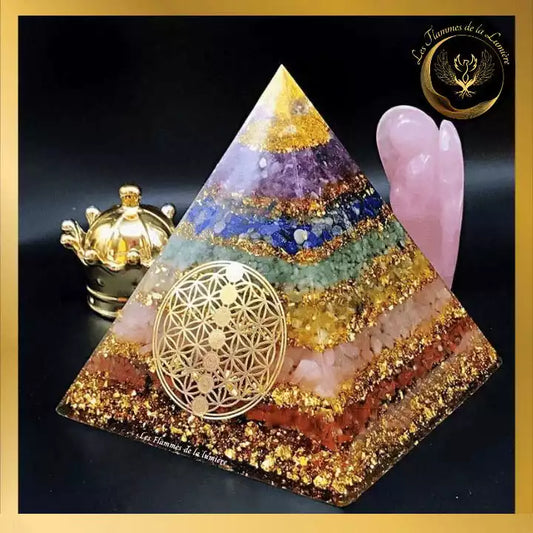 Sublime Pyramide en Orgonite - 7 chakras - Fleur de Vie - 6cm disponible chez Les Flammes de la Lumière