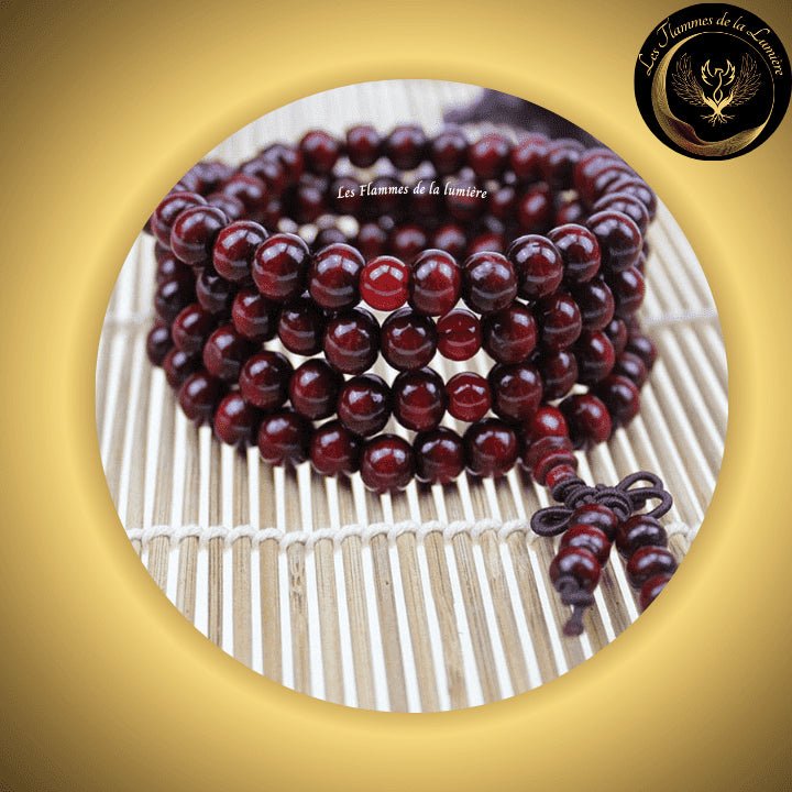 Très beau bracelet Mala Tibétain - Bois de Santal naturel - 108 perles - 8 mm disponible chez Les Flammes de la Lumière