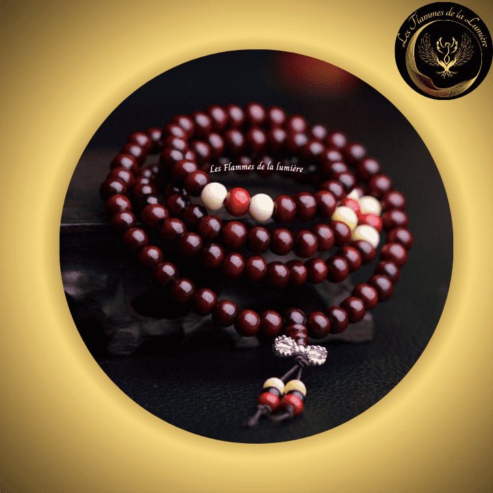 Très beau bracelet Mala Tibétain - Bois de Santal naturel - 108 perles - 8 mm disponible chez Les Flammes de la Lumière