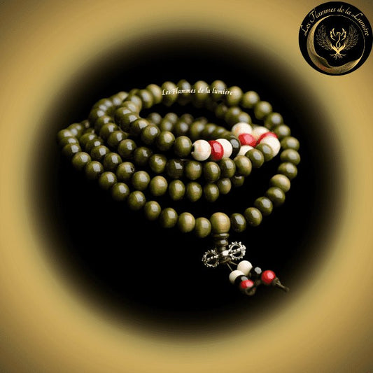 Très beau bracelet Mala Tibétain - Bois de Santal naturel - 108 perles - 8 mm disponible chez Les Flammes de la Lumière