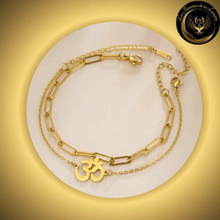 Très beau bracelet OM en acier inoxydable disponible chez Les Flammes de la Lumière