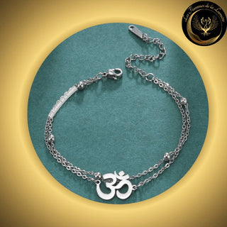 Très beau bracelet OM en acier inoxydable couleur Argent disponible chez Les Flammes de la Lumière