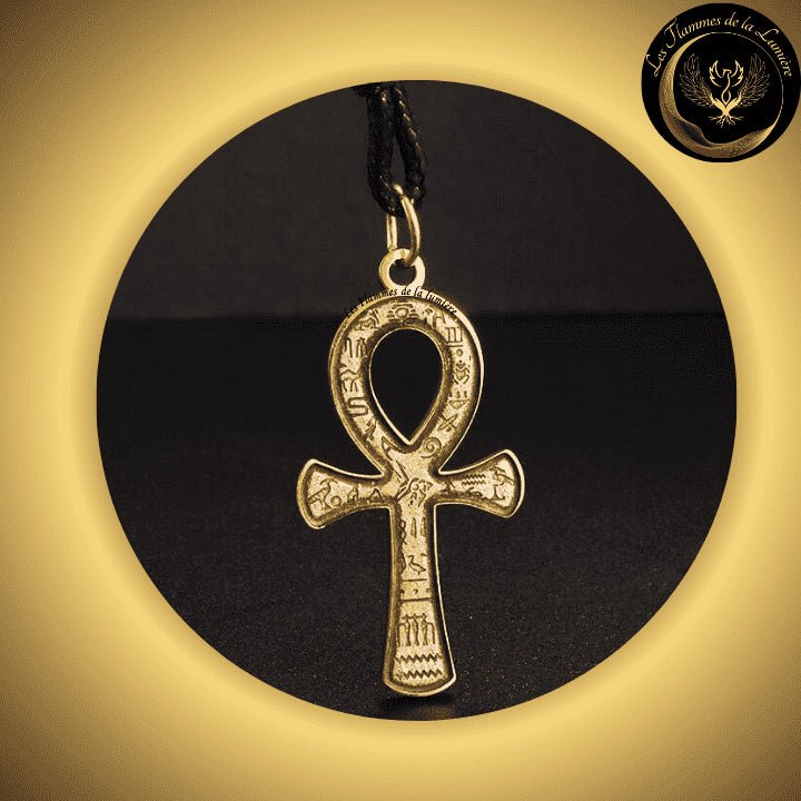 Très beau collier avec Croix Ankh d'Egypte disponible chez Les Flammes de la Lumière