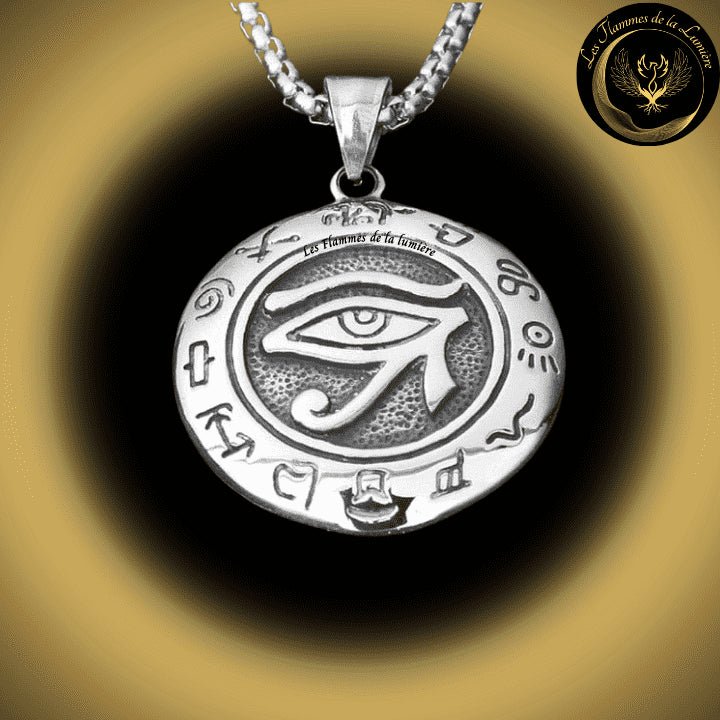 Très beau collier avec Oeil d'Horus disponible chez Les Flammes de la Lumière