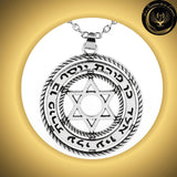 Très beau collier avec Etoile de David couleur Argent disponible chez Les Flammes de la Lumière