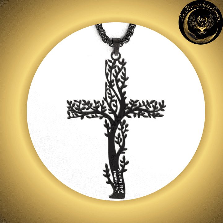 Très beau collier en acier inoxydable avec la Croix du Christ couleur noire disponible chez Les Flammes de la Lumière