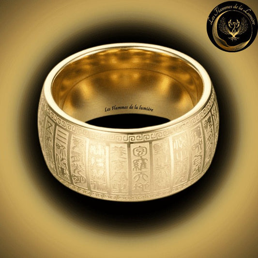 Très bel anneau pour homme - Bouddhiste - Acier inoxydable couleur Or disponible chez Les Flammes de la Lumière