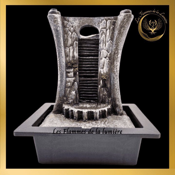 Très belle Fontaine à eau - Mur en résine - 29cm - led disponible chez Les Flammes de la Lumière