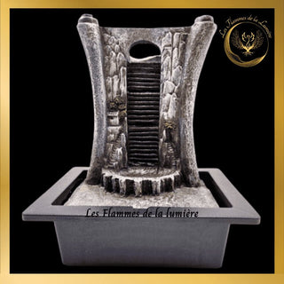 Très belle Fontaine à eau - Mur en résine - 29cm - led disponible chez Les Flammes de la Lumière