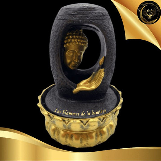 Très belle Fontaine à jet d'eau - Bouddha doré en résine - 29cm disponible chez Les Flammes de la Lumière