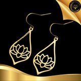 Très jolies Boucles d'oreilles en acier inoxydable - Lotus disponible chez Les Flammes de la Lumière