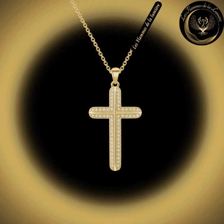 Très joli collier avec la Croix du Christ couleur Or disponible chez Les Flammes de la Lumière