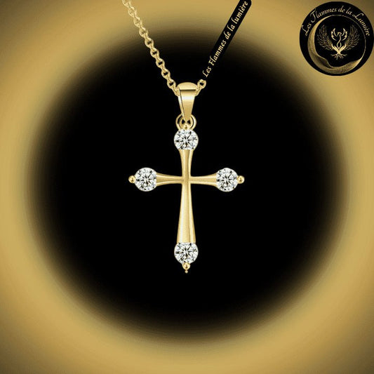 Très joli collier avec la Croix du Christ couleur Or disponible chez Les Flammes de la Lumière