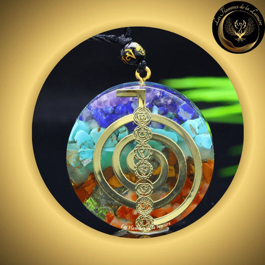 Très joli collier Orgone - 7 chakras - Reiki disponible chez Les Flammes de la Lumière