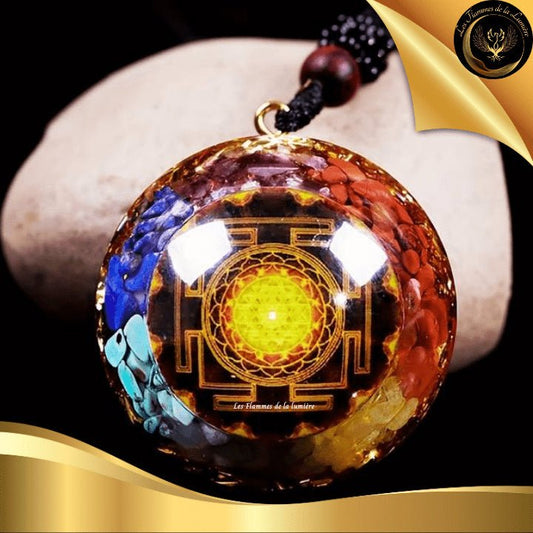 Très joli collier Orgone - 7 chakras disponible chez Les Flammes de la Lumière