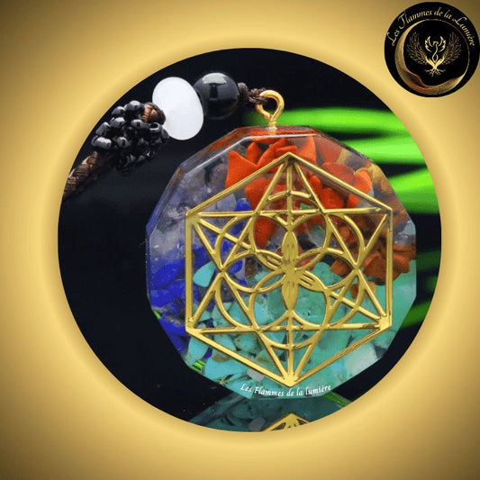 Très joli collier Orgone - 7 chakras - cube de Métatron disponible chez Les Flammes de la Lumière