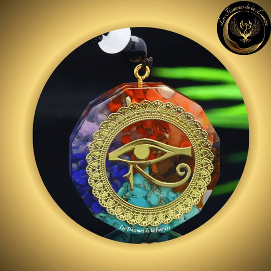 Très joli collier Orgone - 7 chakras - Oeil d'Horus disponible chez Les Flammes de la Lumière