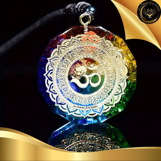 Très joli collier Orgone - 7 chakras - OM disponible chez Les Flammes de la Lumière