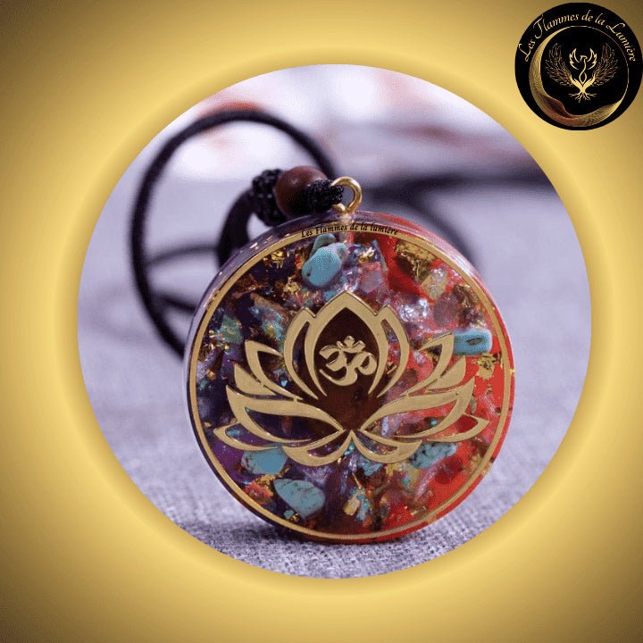 Très joli Collier orgone - Lotus - Oeil de Tigre & Turquoise - Géométrie Sacrée disponible chez Les Flammes de la Lumière