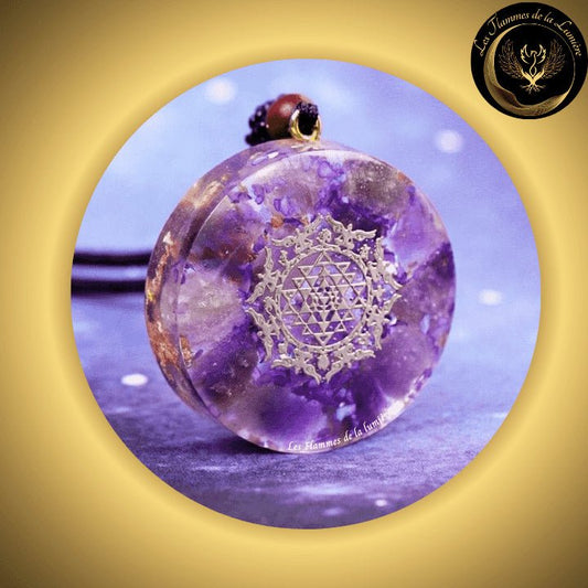 Améthyste - Très joli Collier - pendentif orgone - Sri Tantra - Géométrie Sacrée disponible chez Les Flammes de la Lumière